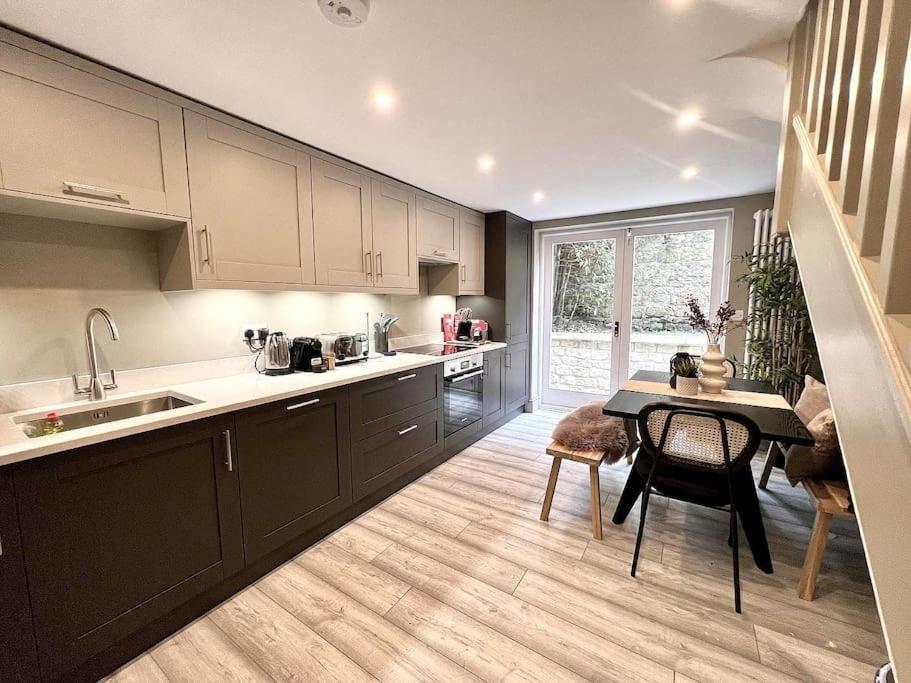Fabulous Large Apartment In Great Location Bath Exteriér fotografie